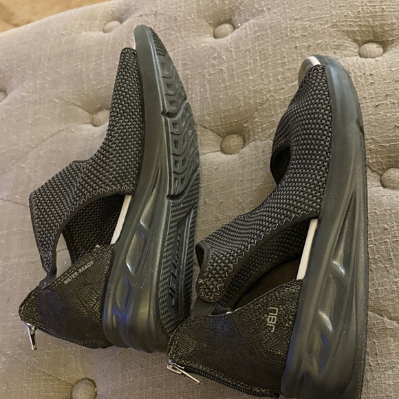 JBU Black and Gray Open-Toe Margot Style Sandals - Picture 5 of 10